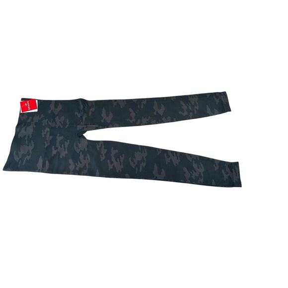 SPANX NWT Look At Me Now Dark Blue Camo Leggings Medium Active Outdoors Slimming - Picture 6 of 11